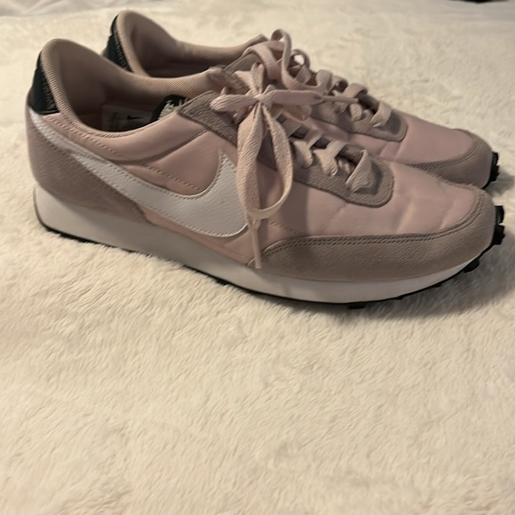 NIKE DAYBREAK Sneakers in Barely Rose US 9 WORN 1x - Picture 3 of 12